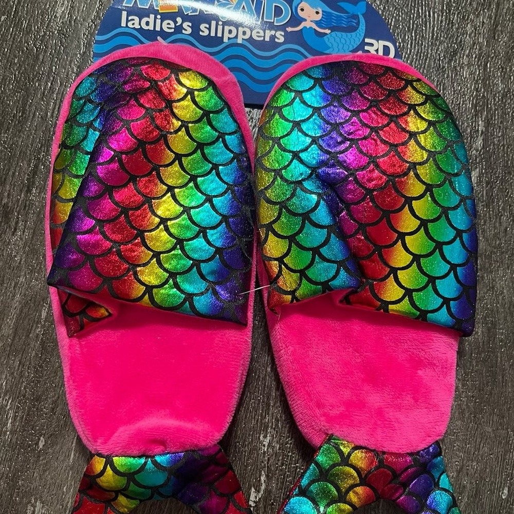 Mermaid Slippers Rainbow Metallic Size 5/6‎ Women House Shoes